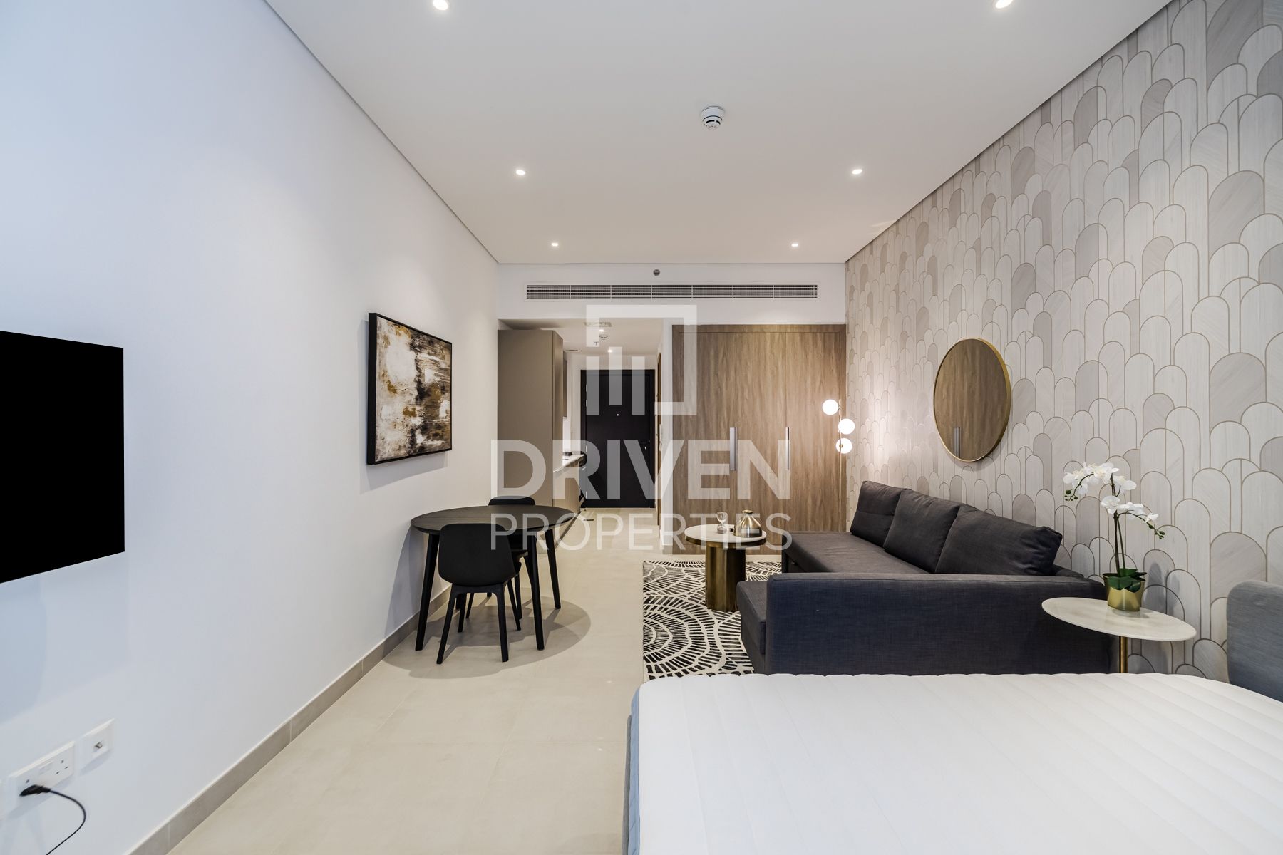 Spacious and Bright Apt | Ready to Move In