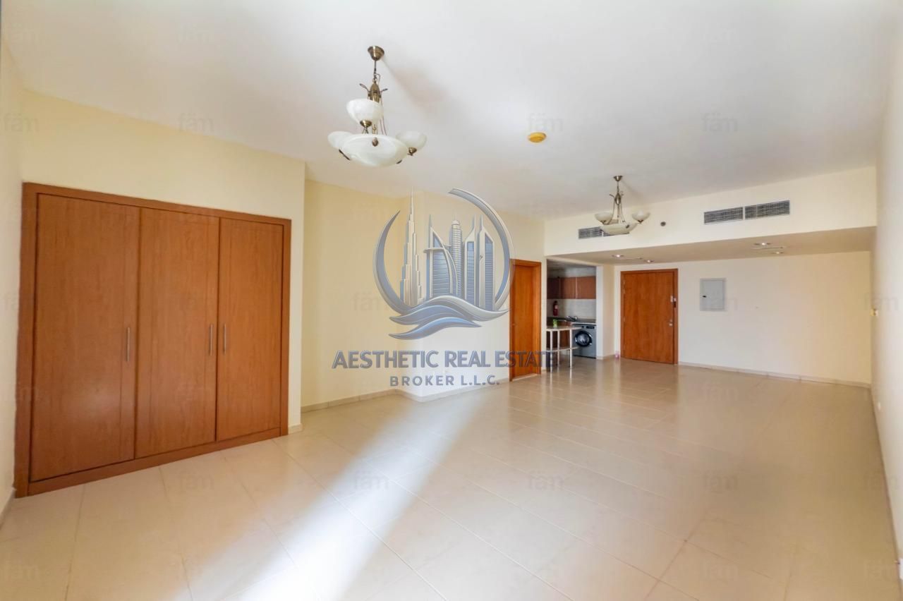 Huge Studio Apartment for Rent – Prime Location"