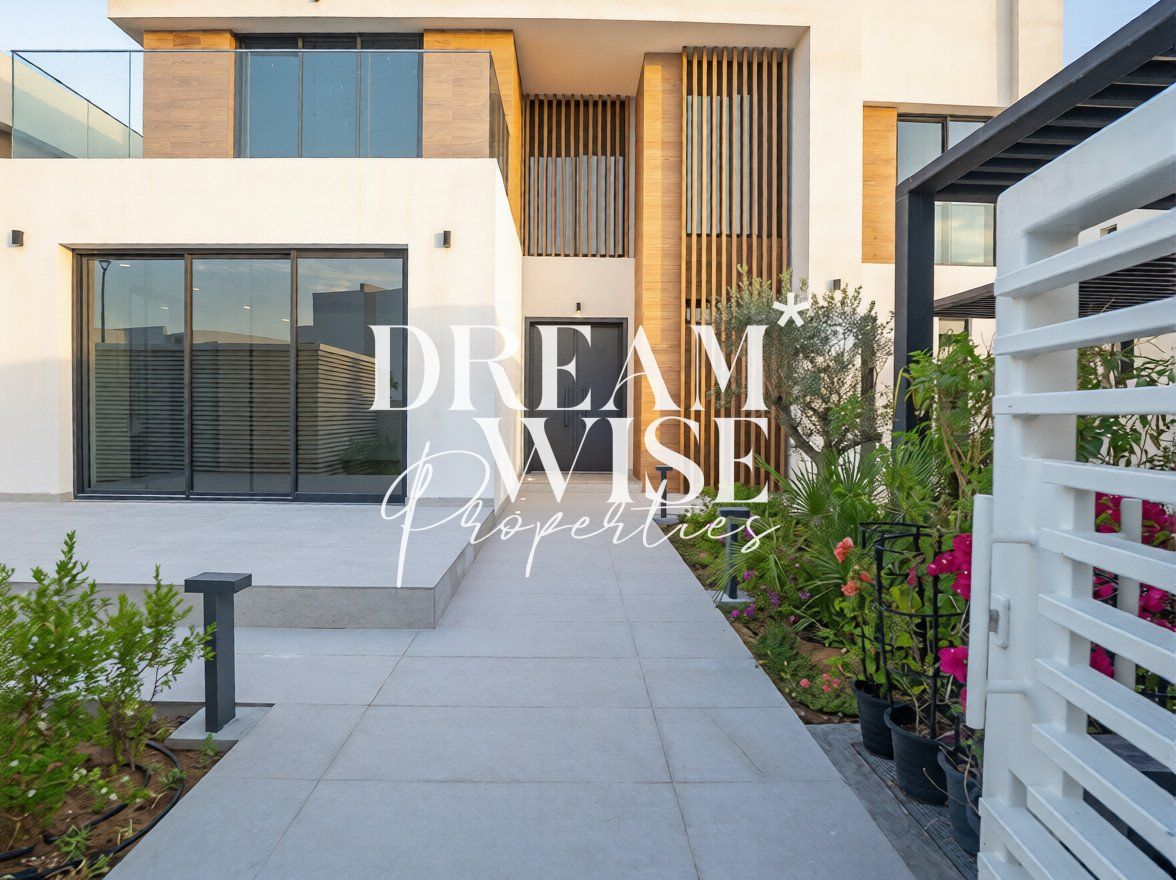 Luxurious 4BR+M Villa | Single row | Vacant