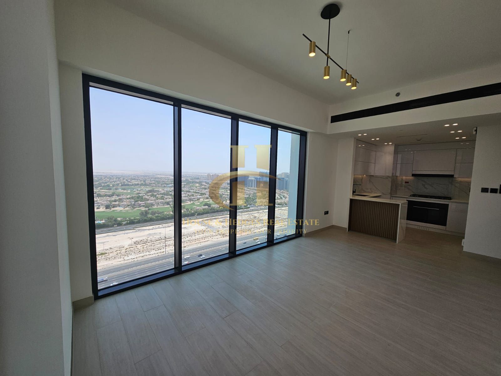 Luxury 2BHK | High Floor | Fitted Kitchen