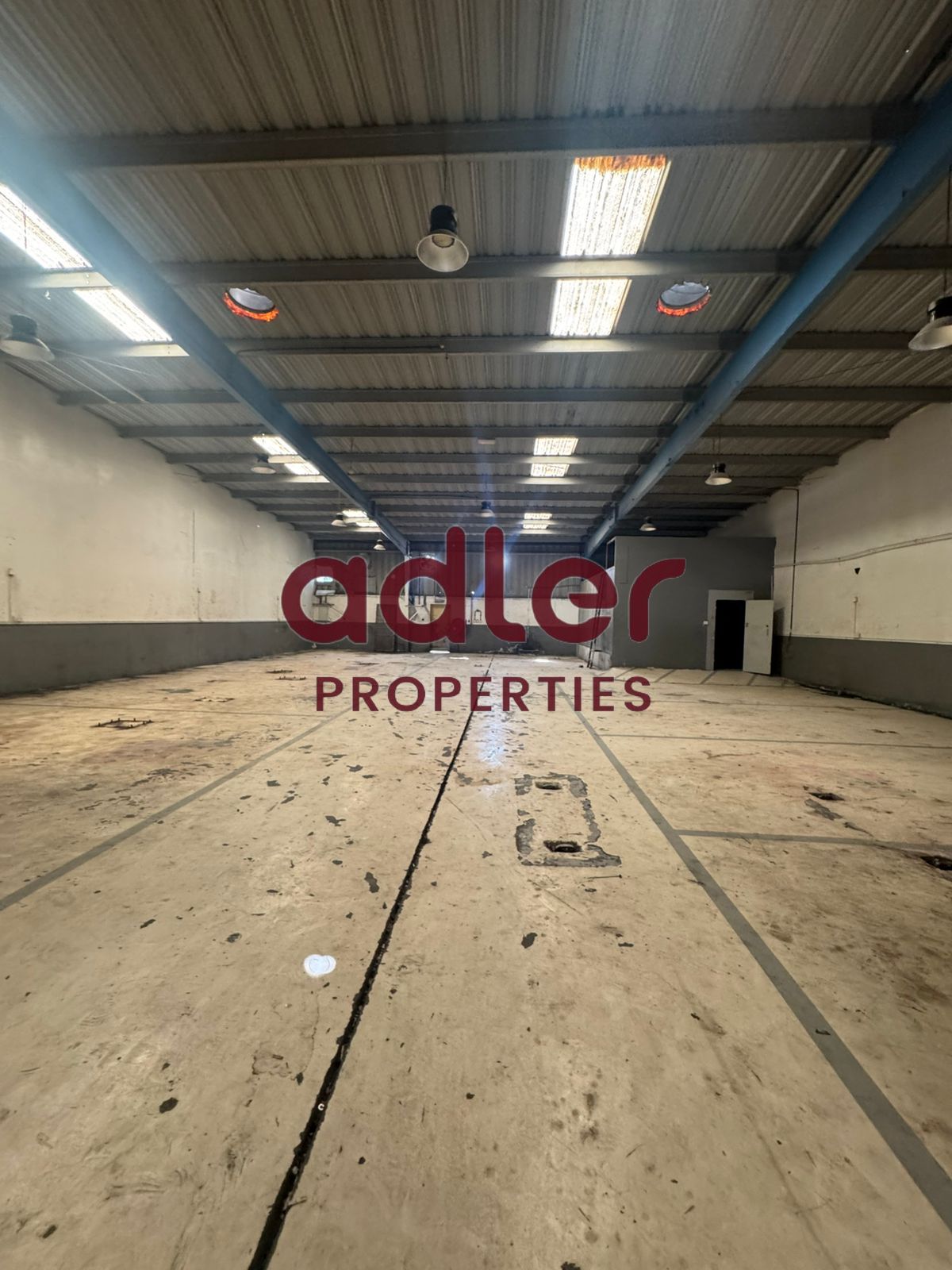 HIGH-QUALITY WAREHOUSE IN A PRIME INDUSTRIAL LOCATION | FLEXIBLE FLOOR PLAN | EXCELLENT CEILING HEIGHT | PERFECT FOR STORAGE PUSPOSE