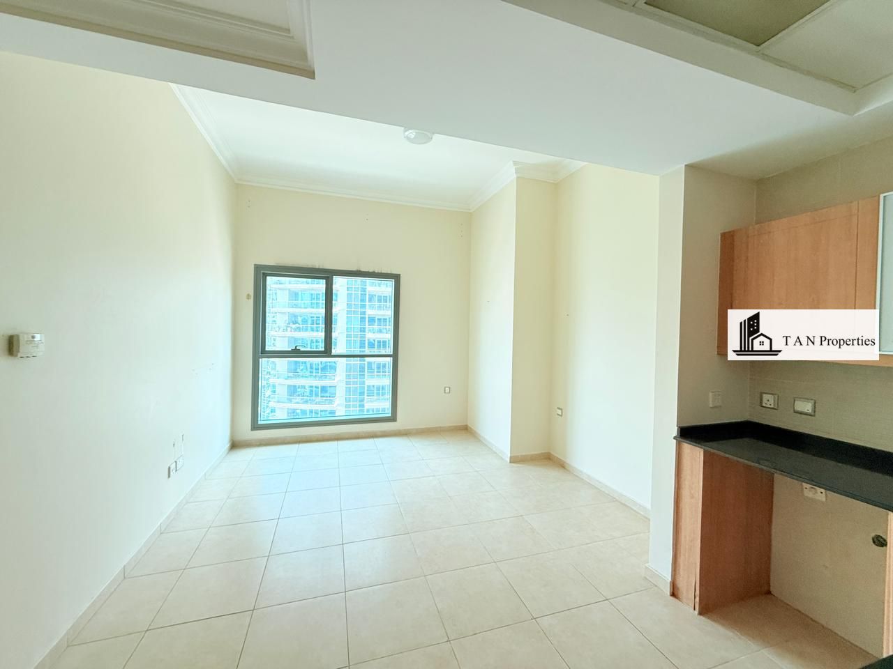 Sunlit Studio | Generous Space | Immaculate Condition | Chiller Free
