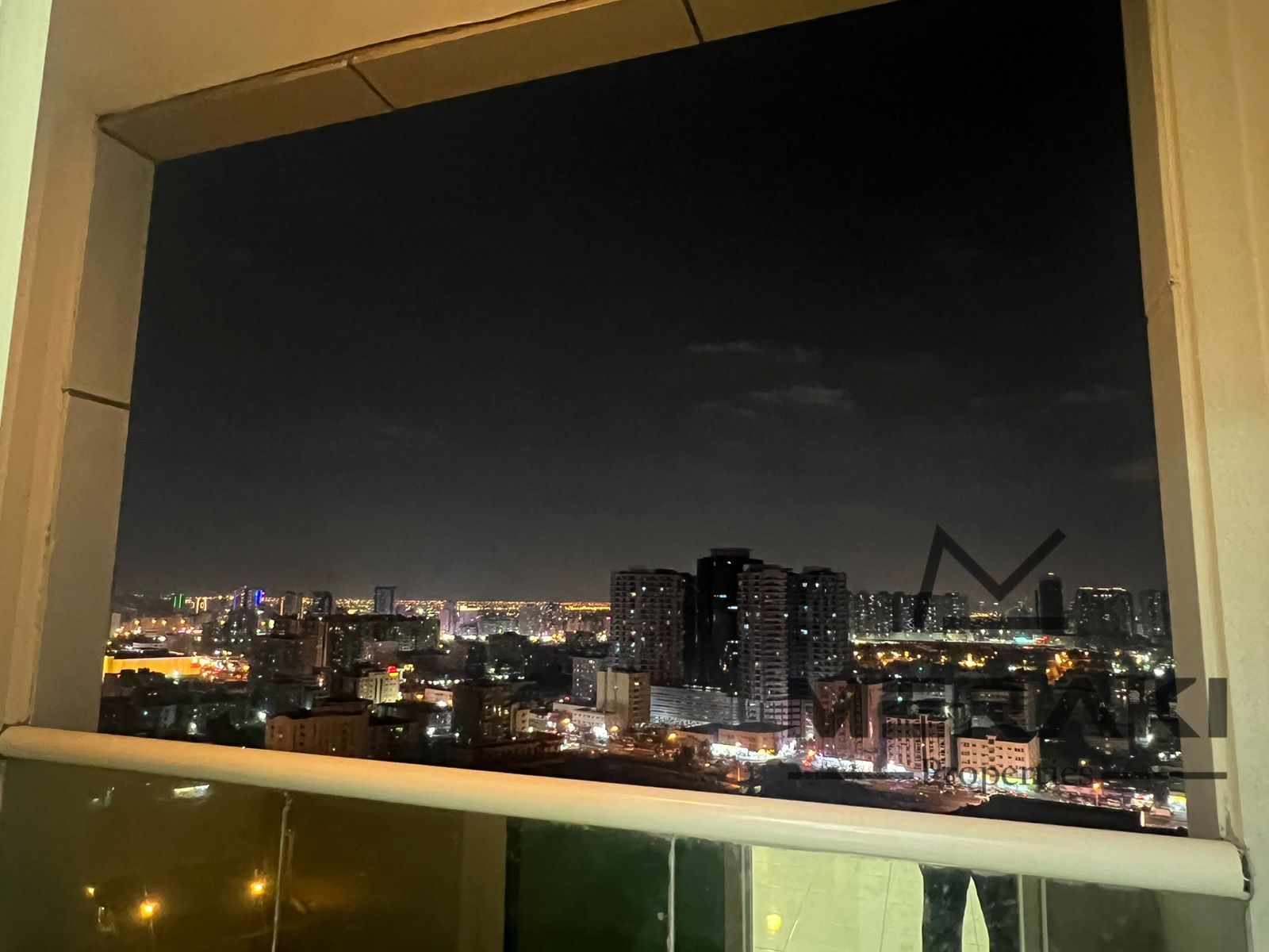 A one-bedroom apartment with a living room, fully open view, at a very special price, with a very attractive payment plan, and it includes parking.