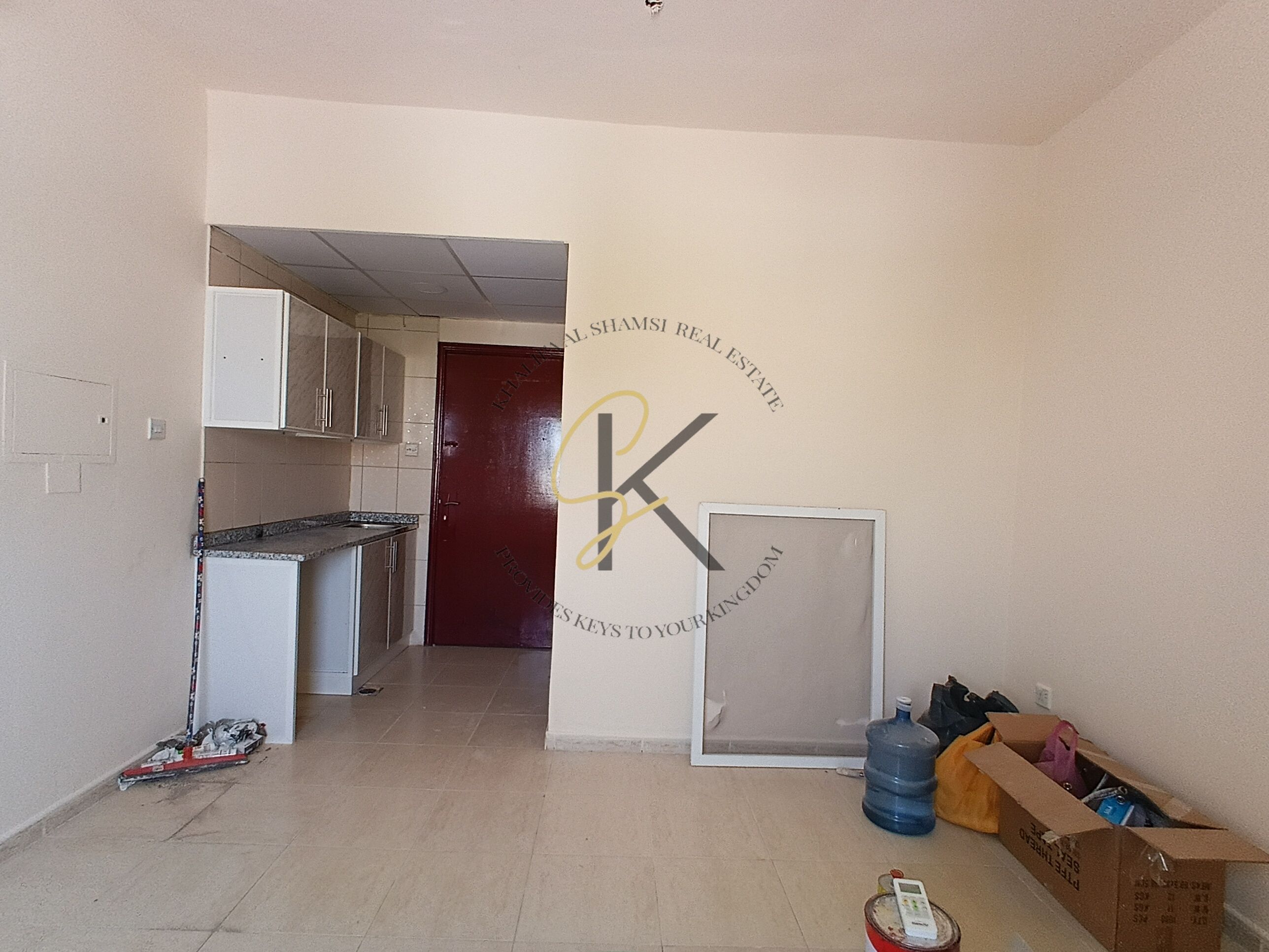 Lavish studio Full of family building neat and clean room for contact Babar
