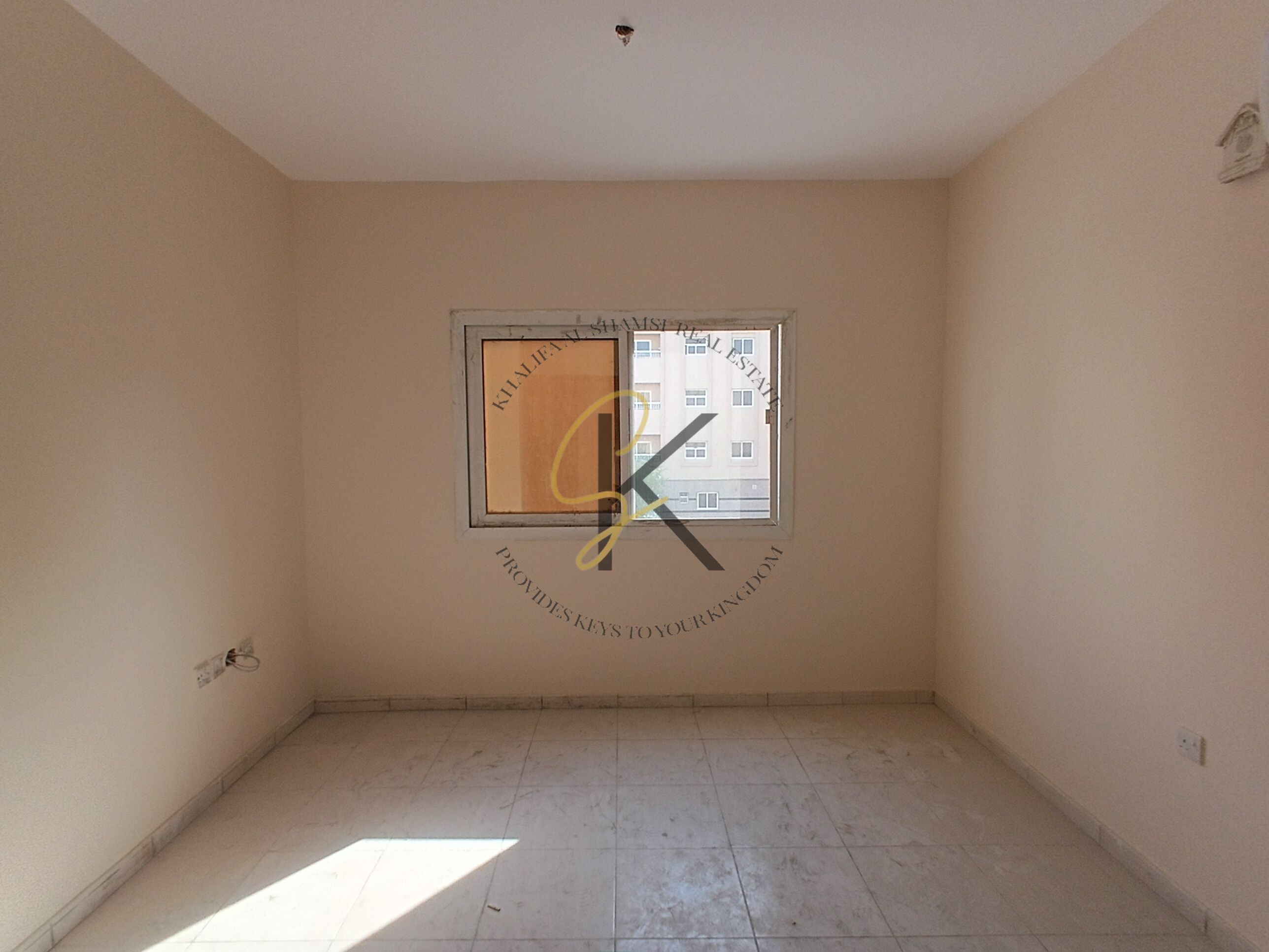 Lavish Studio Neat and clean room full of family building for contact Babar