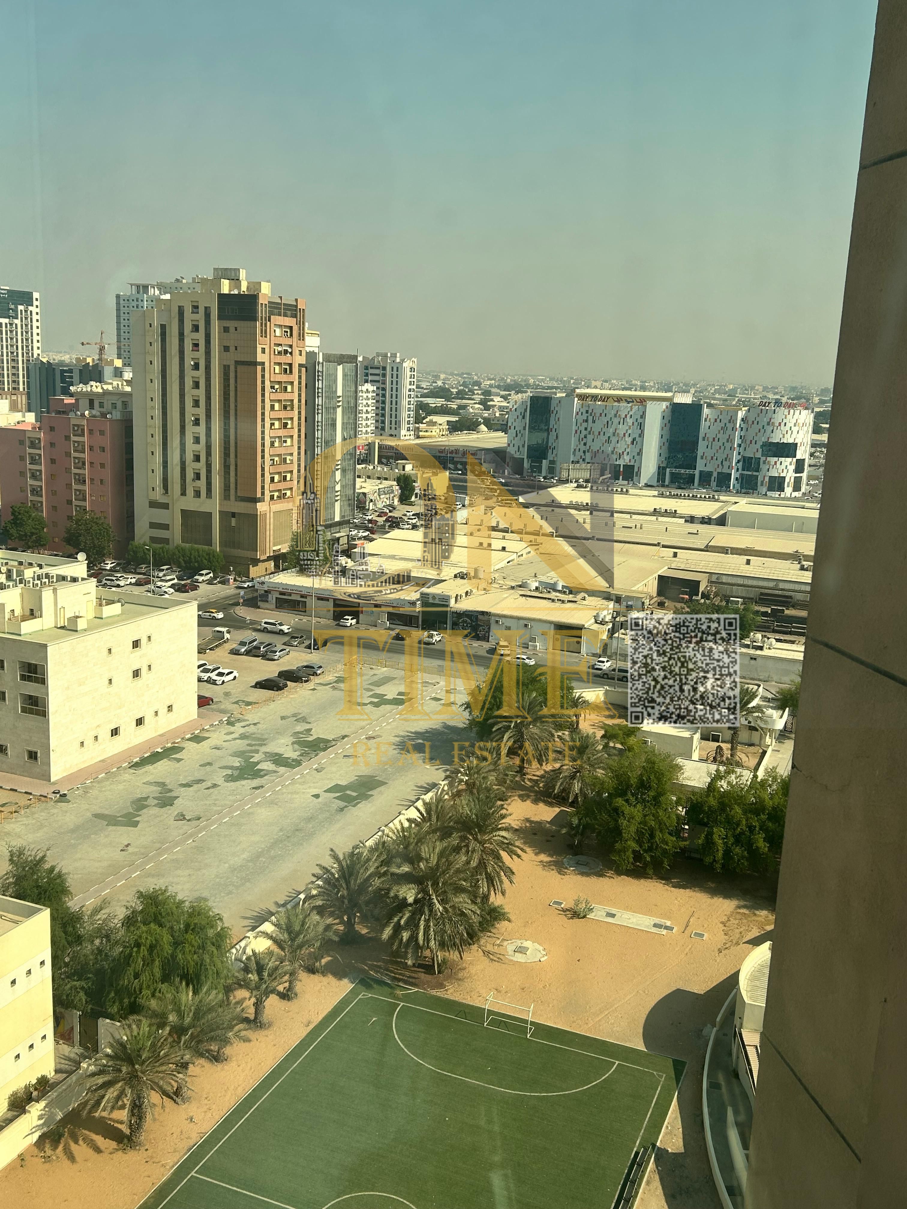 Prime location / Private parking / Balcony / Large space