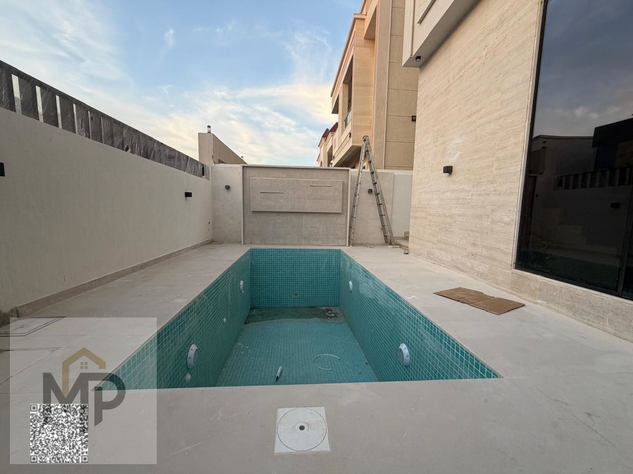 Luxurious and modern villa with high-end finishes and a private garden. Price is negotiable. An exceptional real estate opportunity.