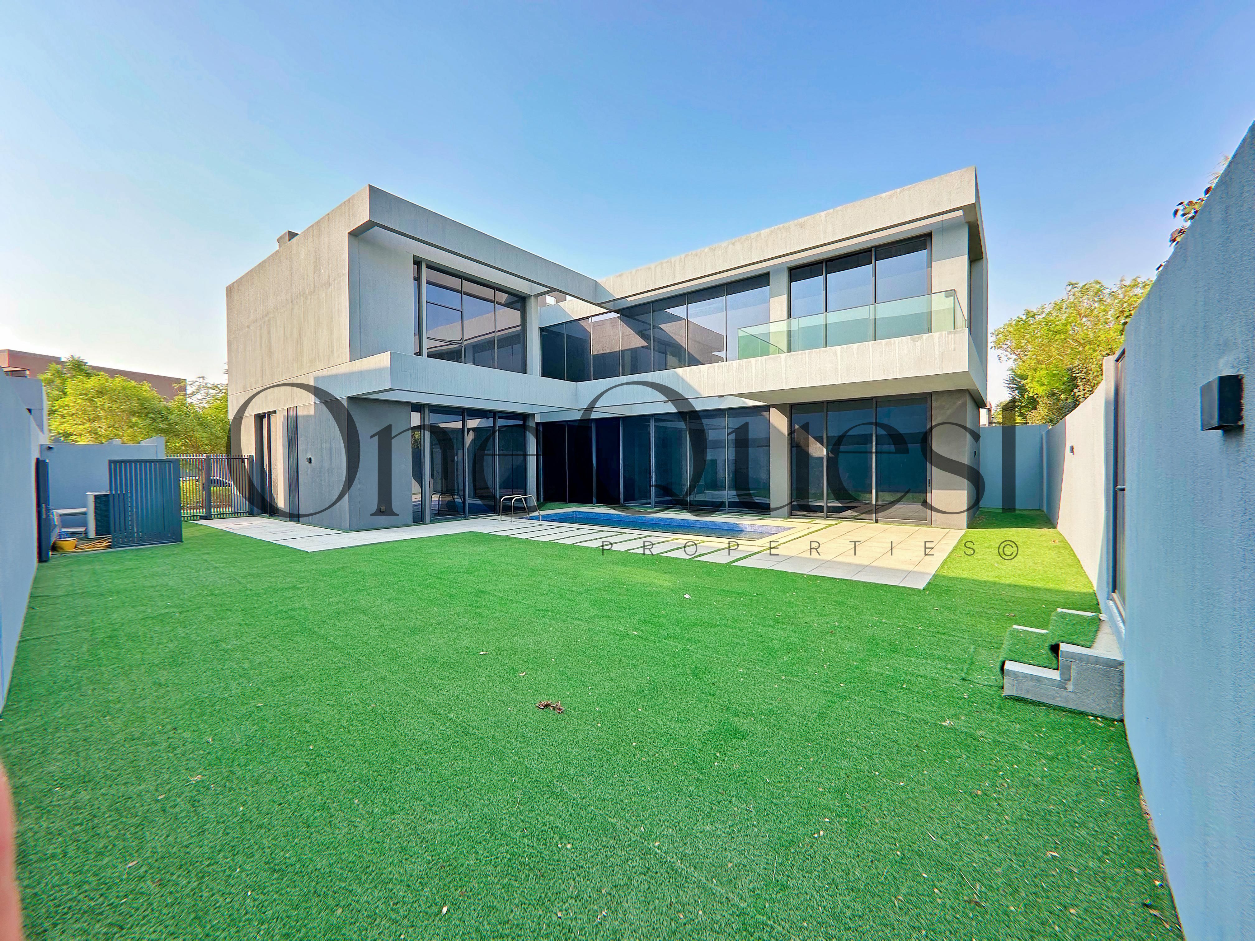 Luxury 5 Bedroom Villa with Pool - Ready To Move - Smart Home