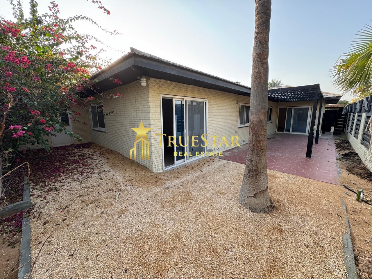 COMMERCIAL INDEPENDENT MAIN BEACH ROAD VILLA 3BR MAIDS PRIVATE GARDEN