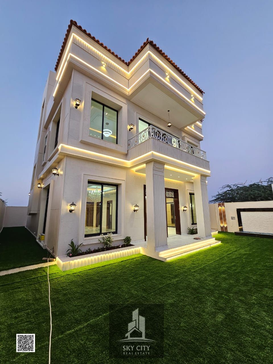 A great opportunity to own a spacious residential villa with a practical design, located in one of the most popular residential complexes in Ajman, 4 master bedrooms, personal finishing, central air conditioning, behind McDonald's and close to Sheikh Khal