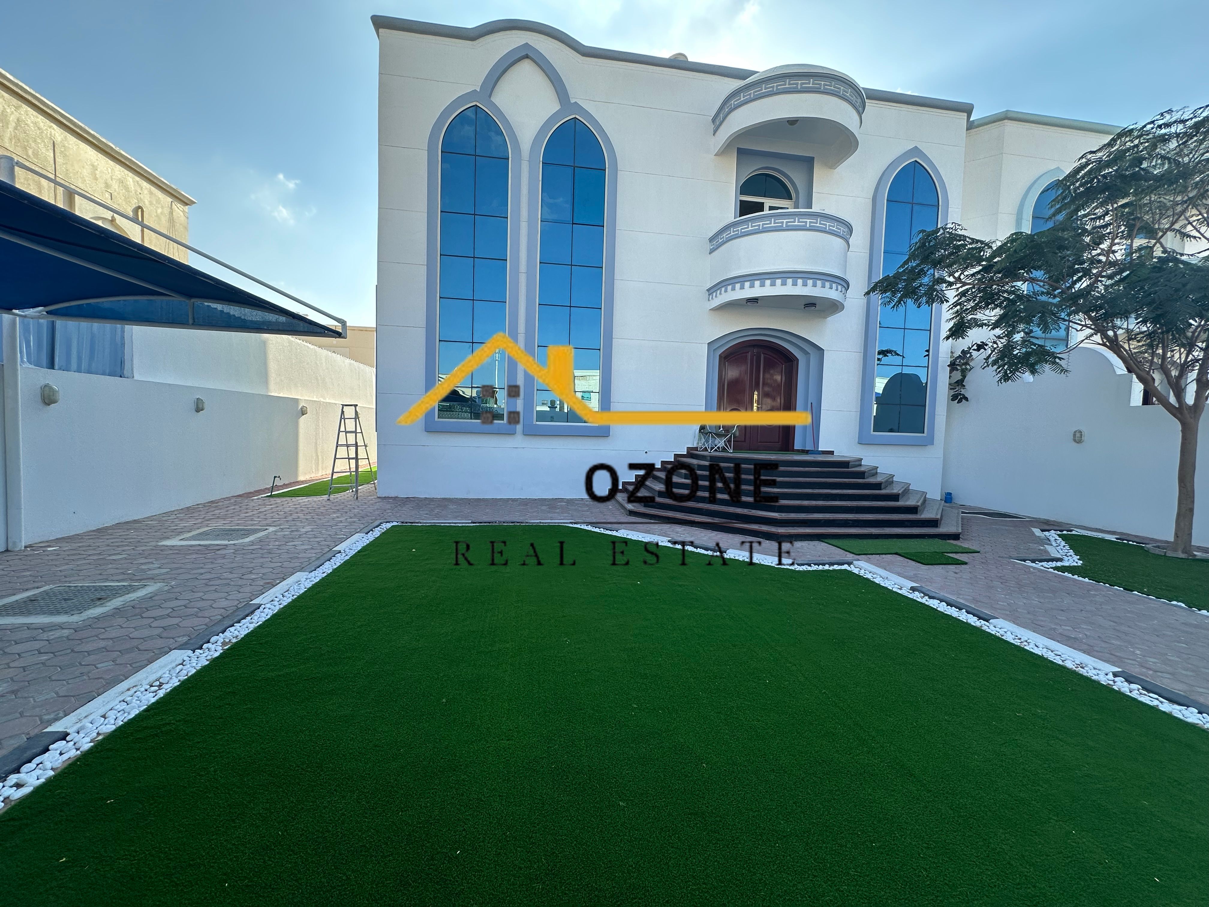 Like New Specious 4 Bedrooms Villa\* For Rent in al Azra