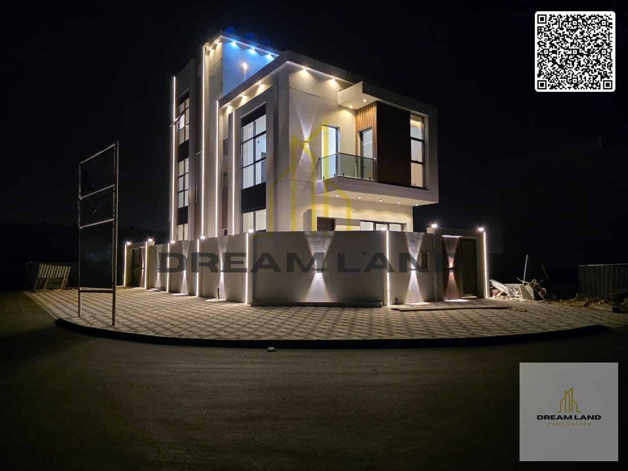 Corner villa, including registration and ownership fees, ready for living and close to services, with elegant designs and spacious spaces.