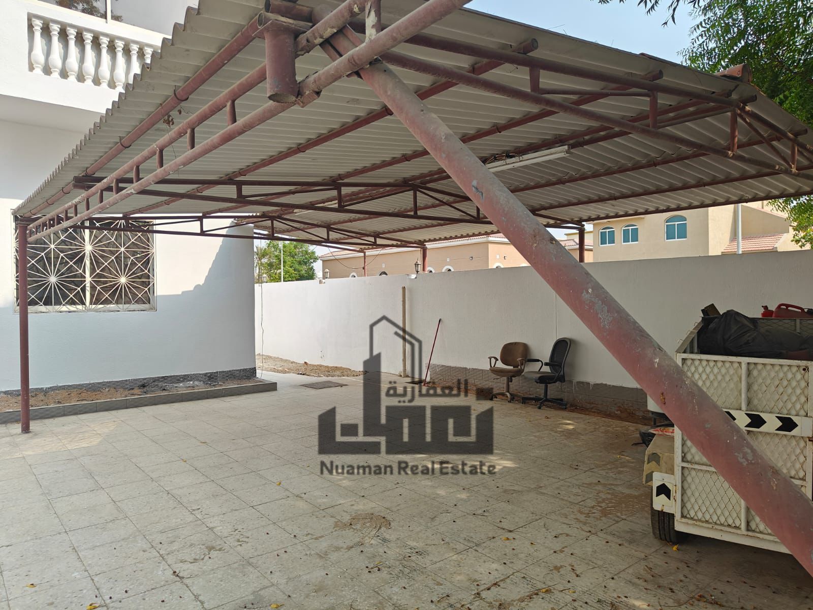Residential Villa for Sale in Al Falaj Area, Two Floors with Yard and Garage, Multiple Living Areas and Bedrooms