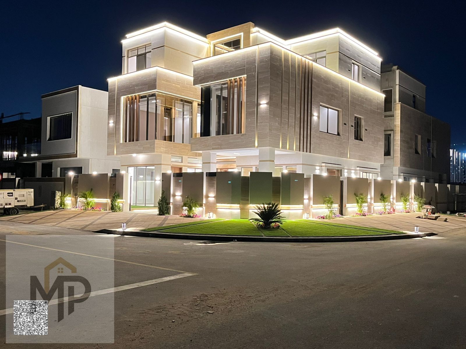 Luxury corner villa with 7 bedrooms | Private pool, elevator, and rooftop terrace. Includes registration fees, electricity, water and air conditioning