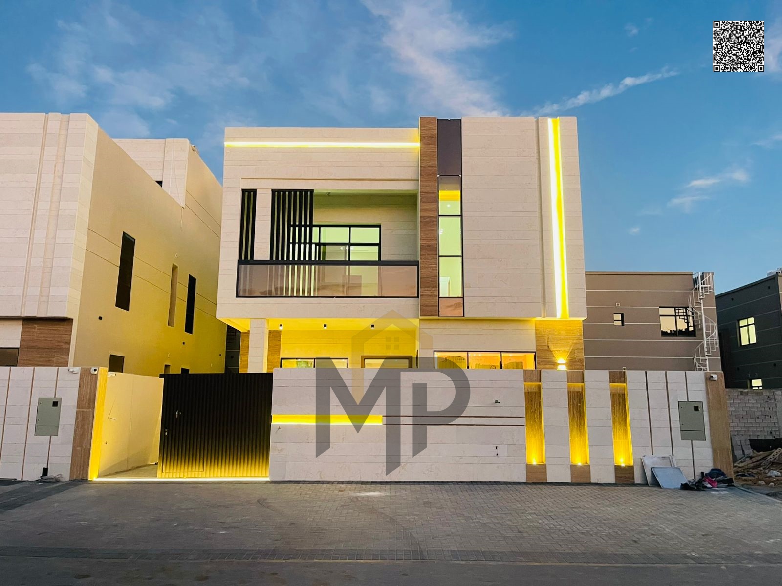 Villa for sale on the main street in one of Ajman's most prestigious areas – including registration and ownership fees, ready to move in, freehold.