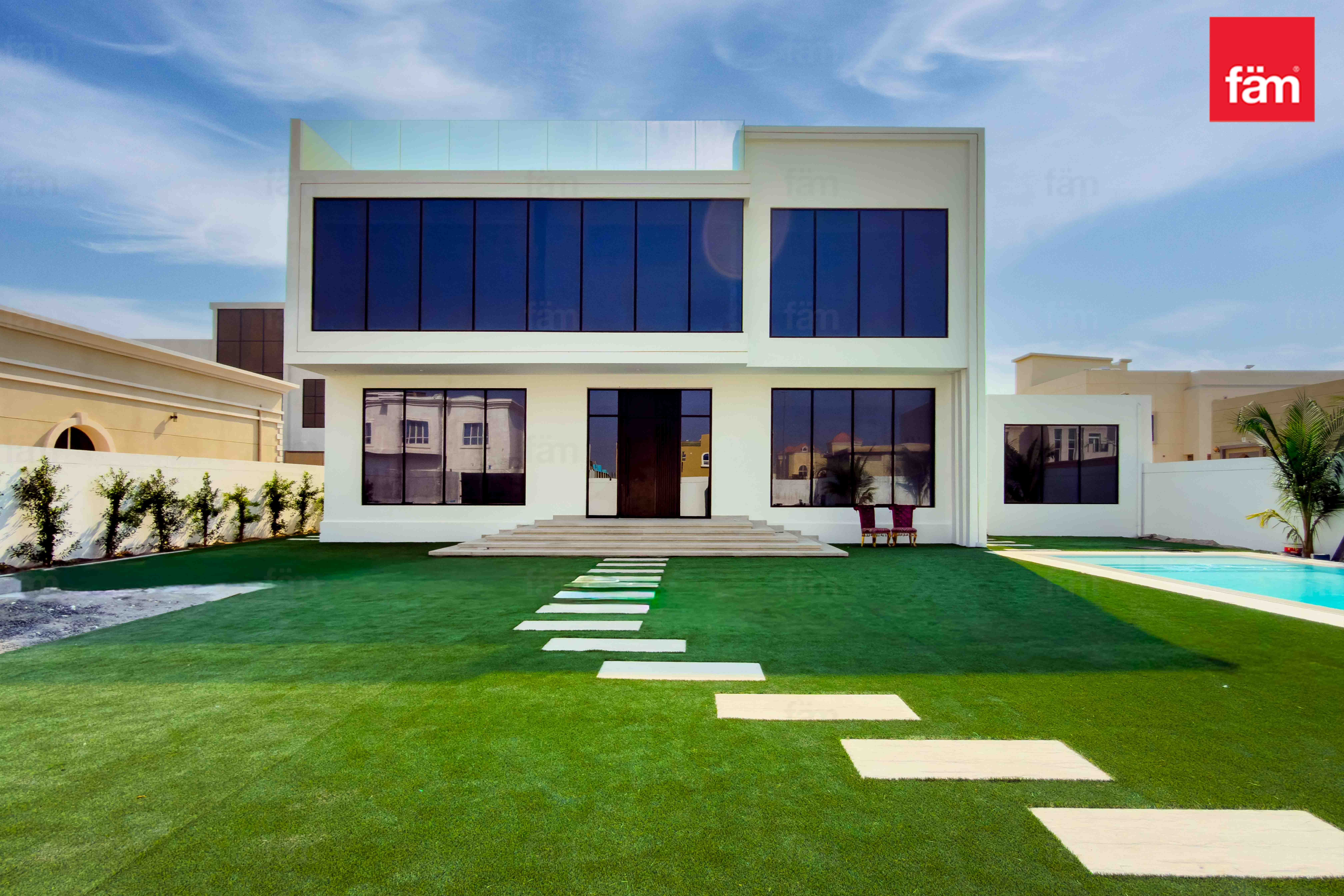 Modern Villa With Nearby Schools & Amenities