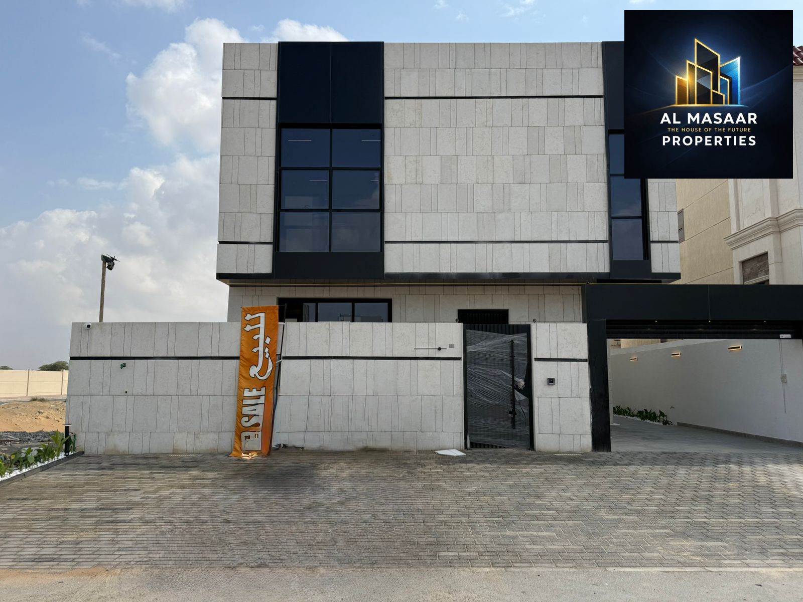 Registration and ownership fees included - Direct from owner - Two floors with a large courtyard - Excellent and negotiable price - Freehold ownership