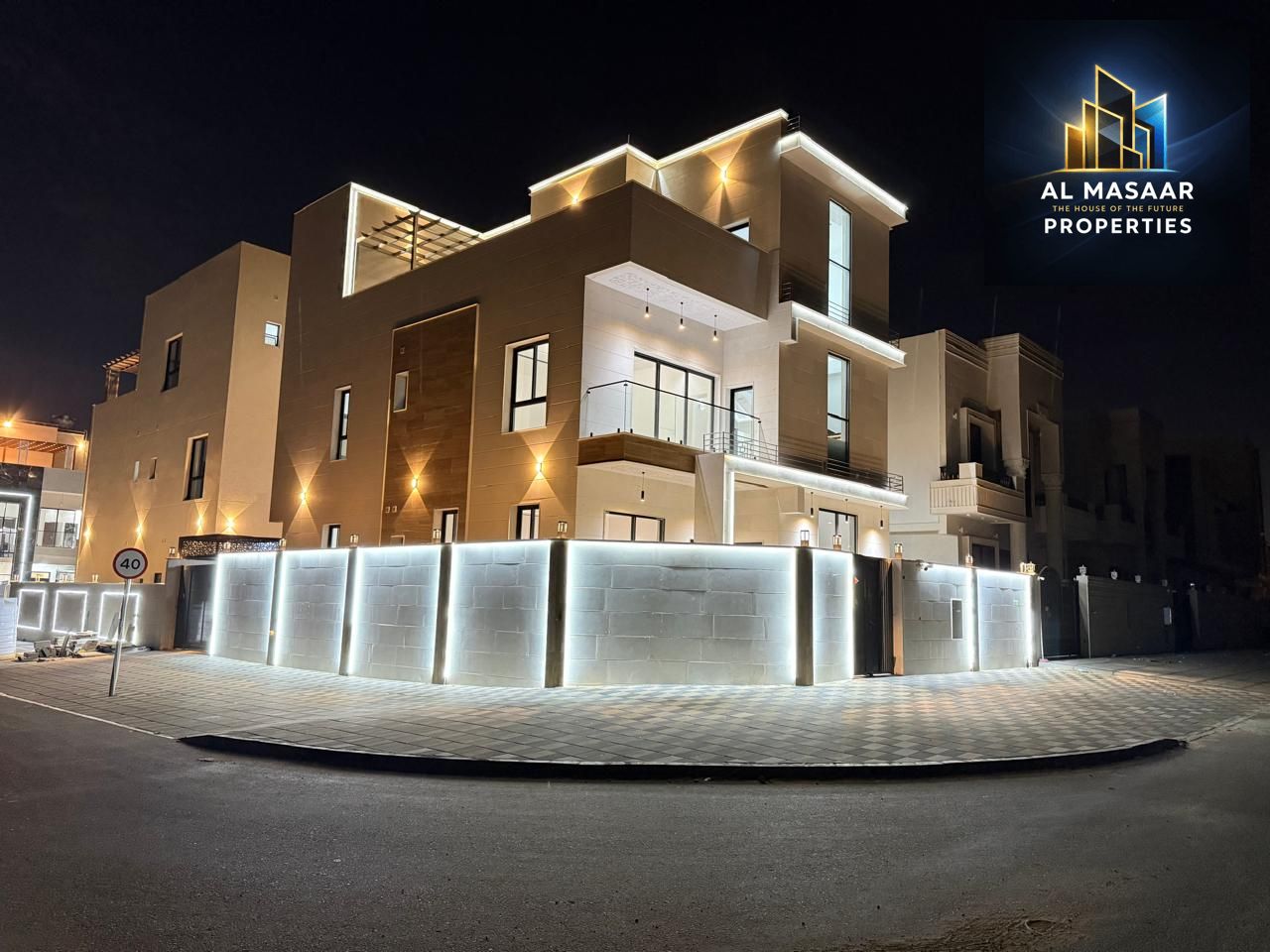 Corner villa for sale at a bargain price, all fees included. Excellent location. Freehold ownership for life. Open to all nationalities with bank fina
