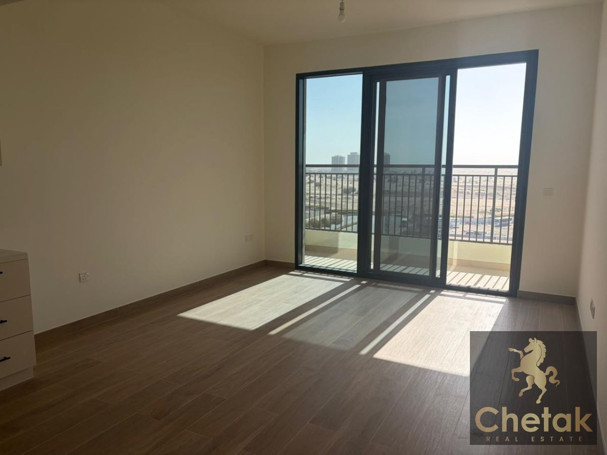 Semi-Fitted | 12 Cheques | Appliances Included