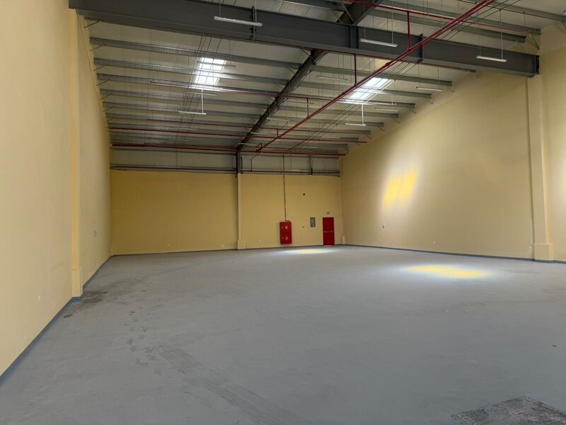 Warehouse for rent in Al Sajaa area, prime location, 6000 square feet