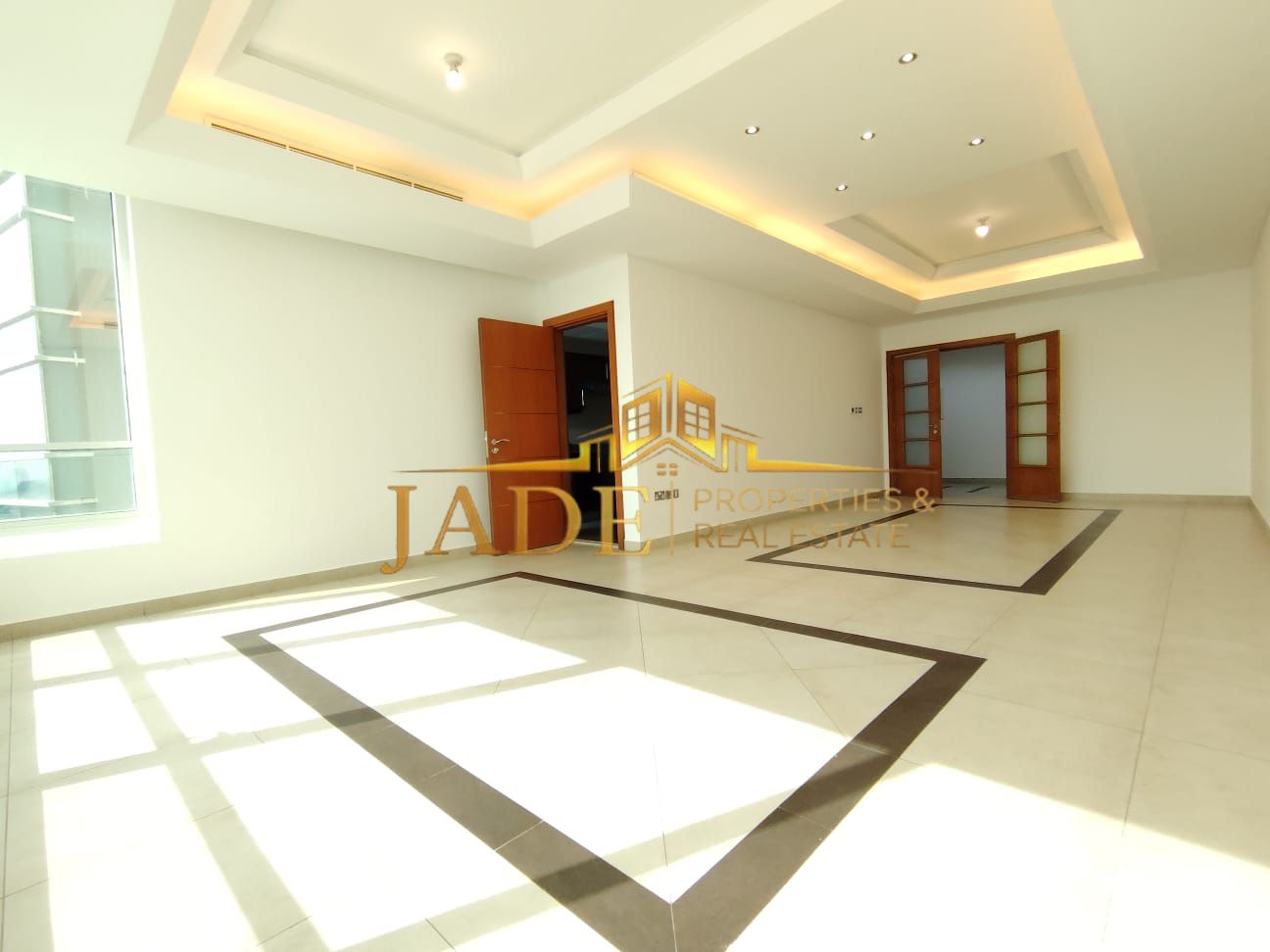 Parking | Gym | Huge Space | 2 Masters