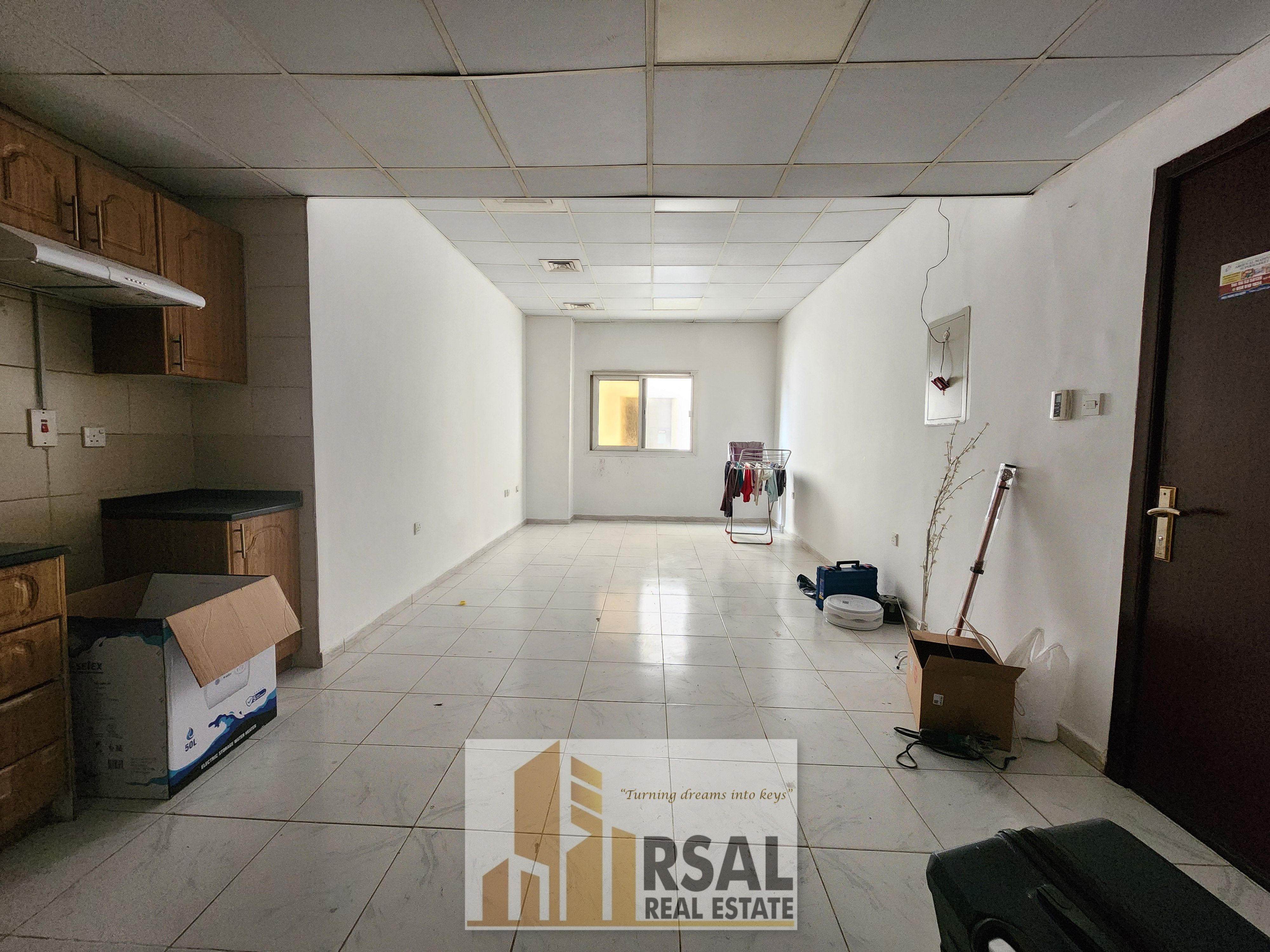 CHILLER FREE BIG SIZE STUDIO EASY ACCESS TO DUBAI