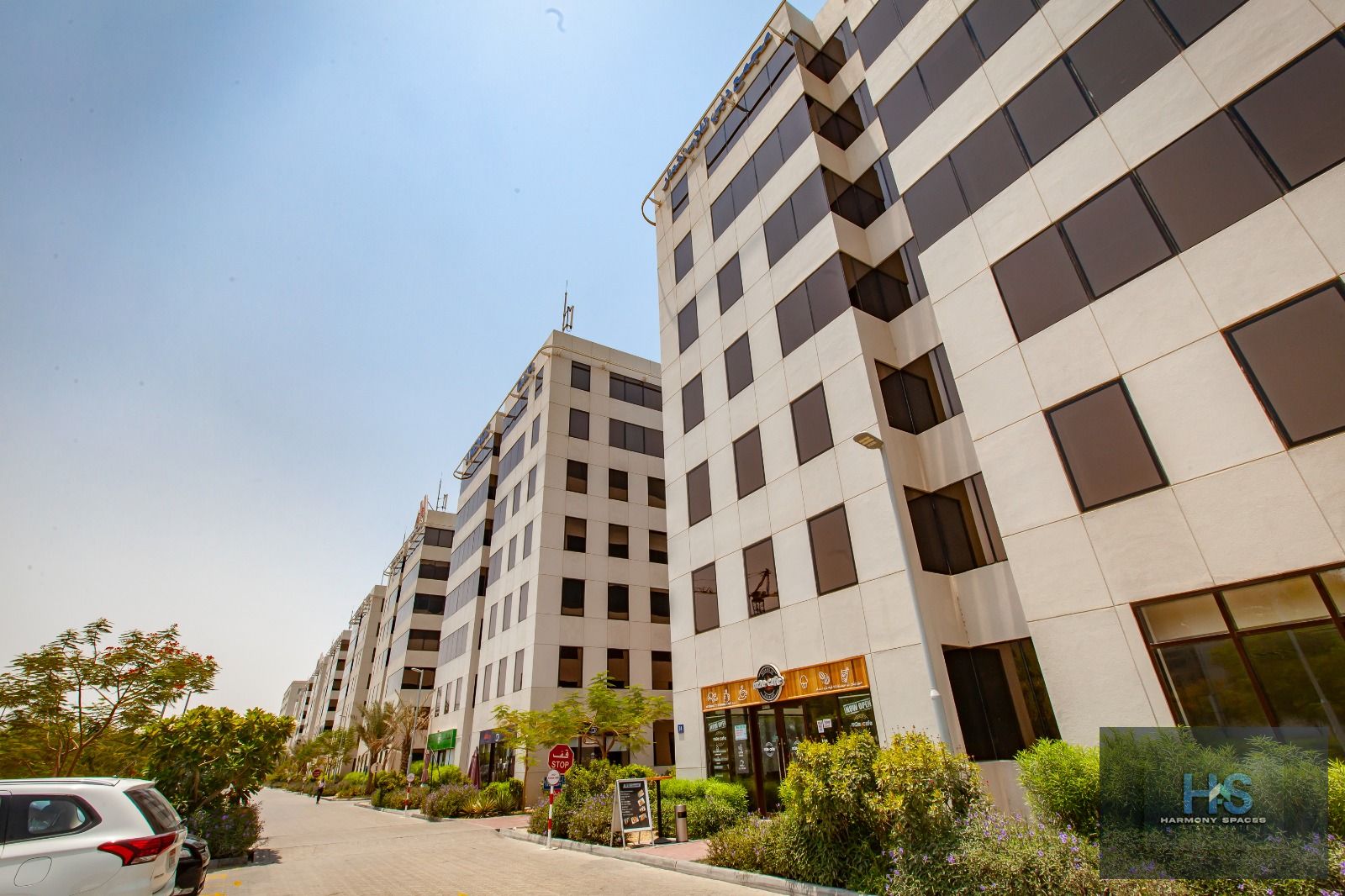 HALF OF COMMERCIAL BUILDING FOR LEASE - DIP