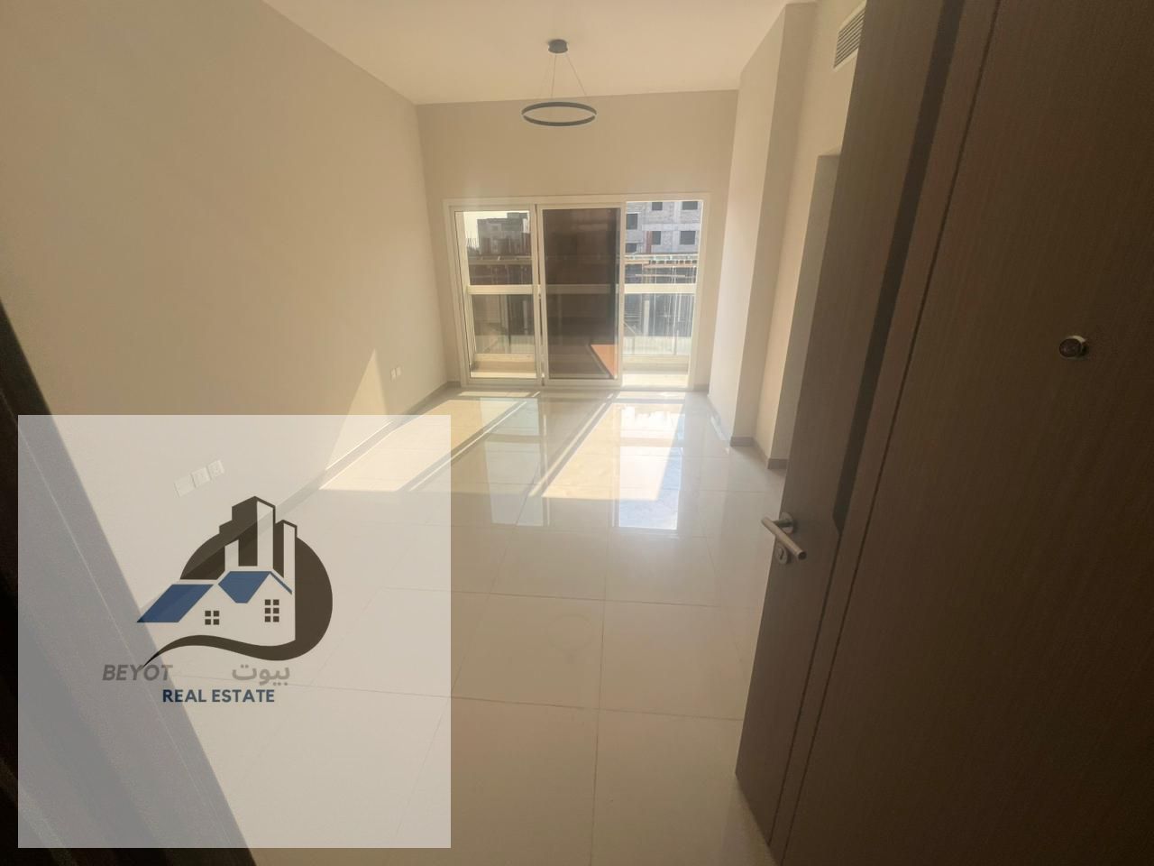 --- For Rent in Ajman – Al Jurf 3 1 Bedroom + Living Room | Brand New | High-End Finishing A spacious and modern apartment for rent in Al Jur