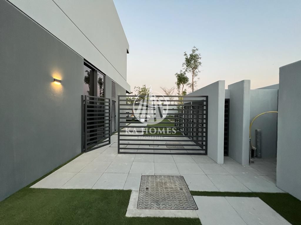 Living & Investment Opportunity | 6 Master BR Villa in Prime Location