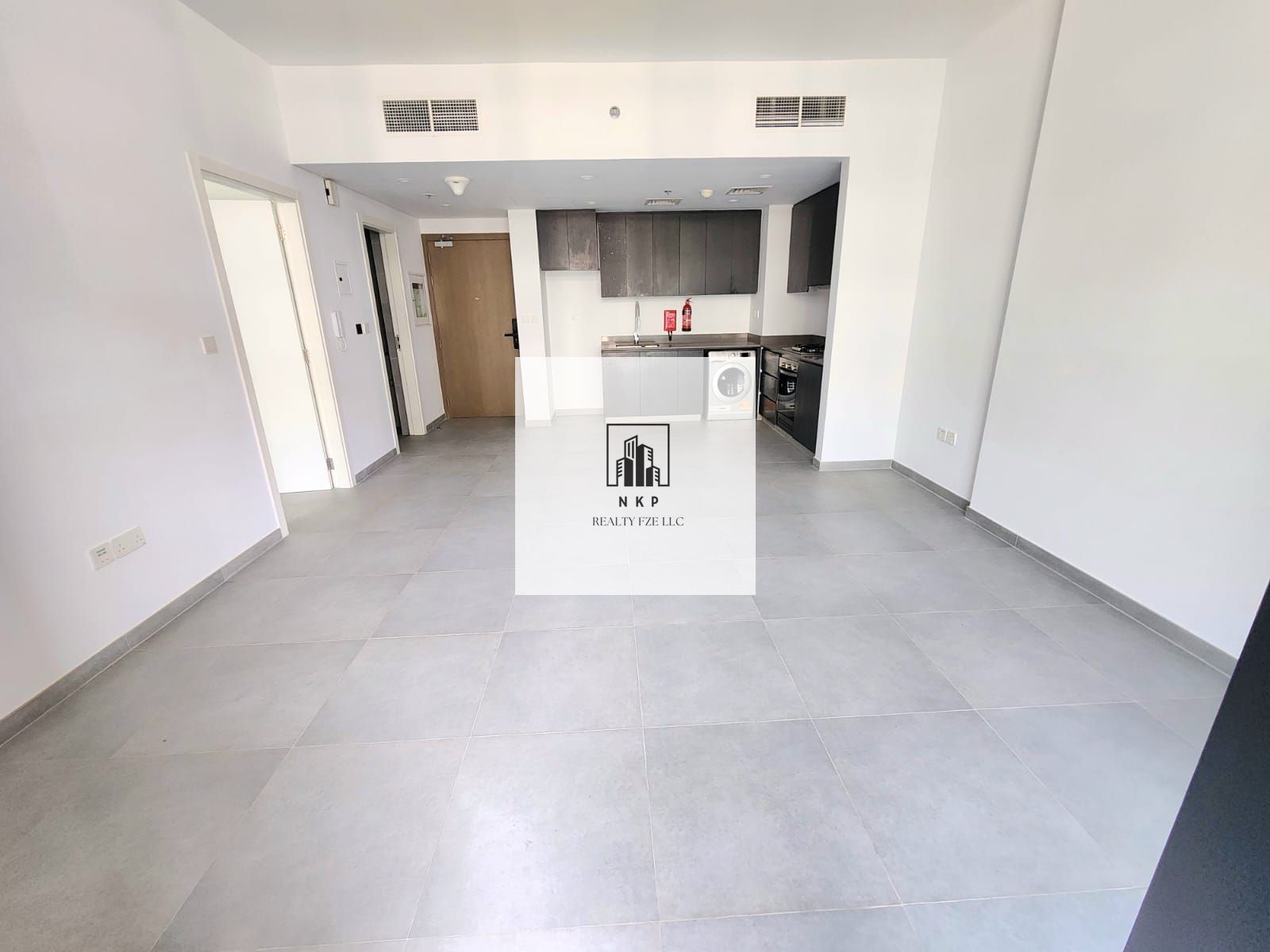 Spacious elegant 1Bhk with huge balcony|Amneties|Pool & gym