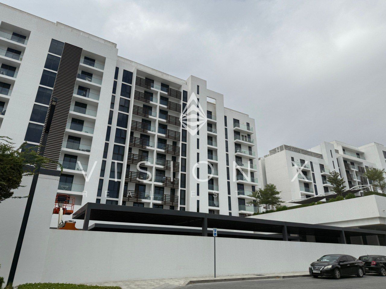 Bright & Spacious | Ready | Prime Location