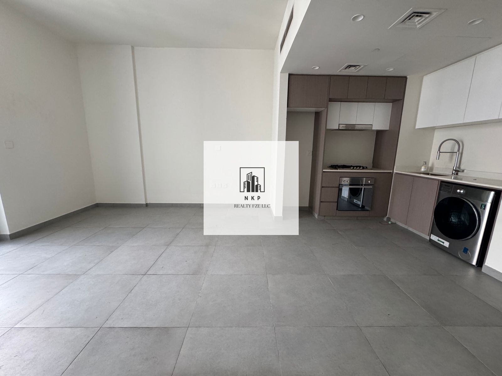 Spacious elegant 1Bhk with huge balcony| Amneties, Pool & gym