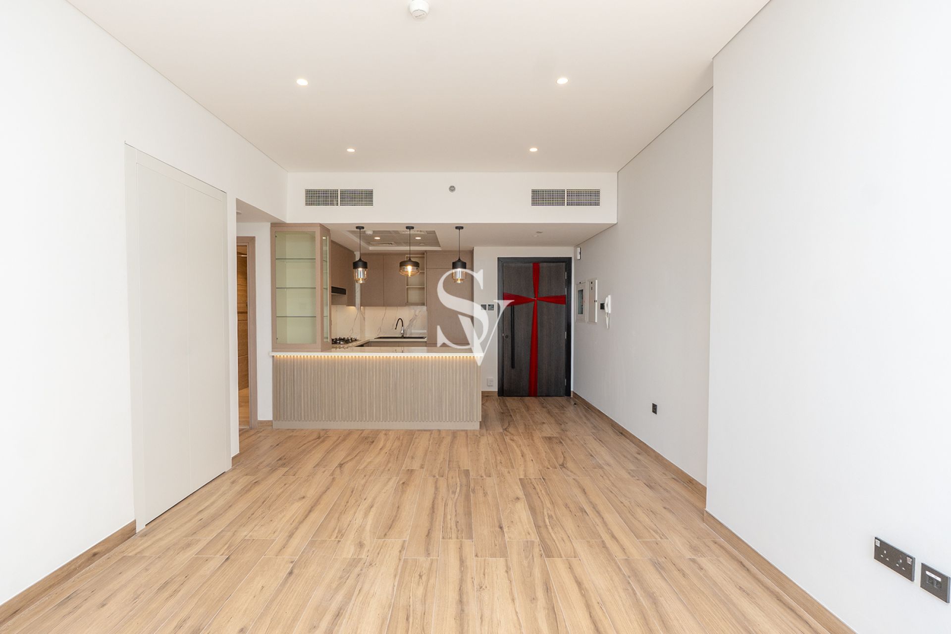 Brand New | White Goods | High Floor | Near Exit