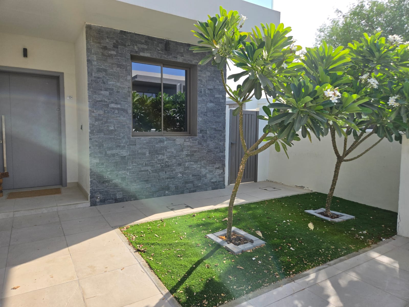 Single Row l Available in February | Landscaped