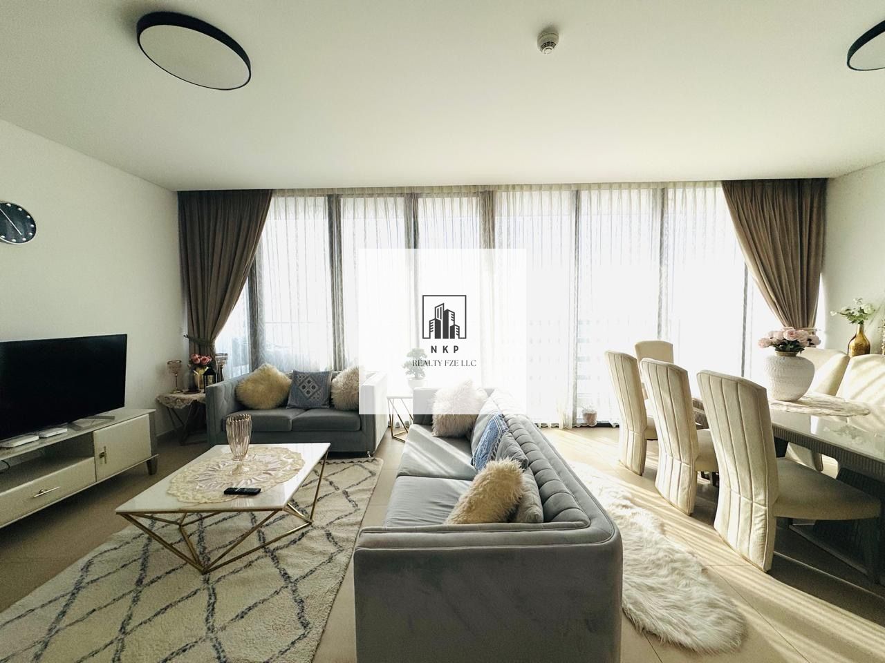 Specious luxury apartment for rent