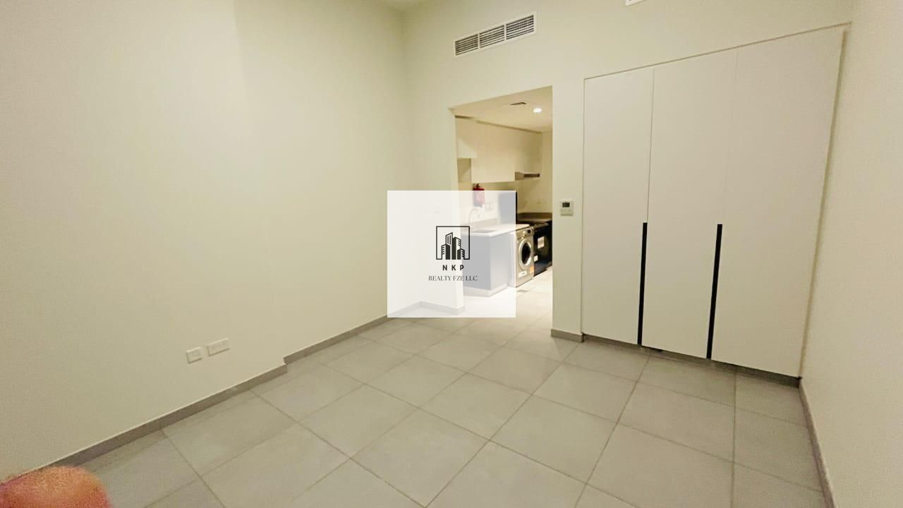 Specious luxury studio apartment for rent