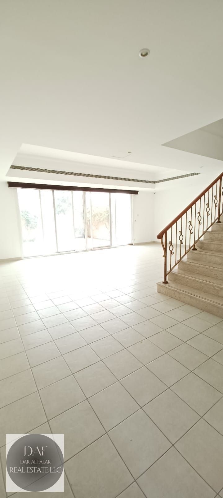 4 BEDROOM TOWN HOUSE NEAR MARCATO MALL BEHIND TOWN CENTER ON JUMEIRAH BEACH ROAD WITH FREE 1 MONTH