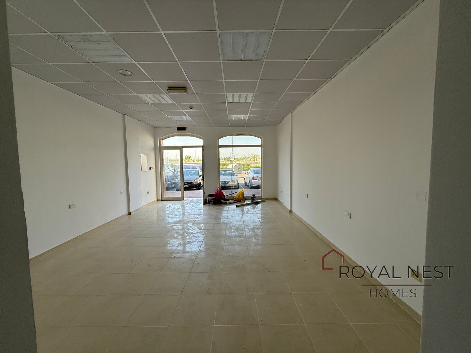 Well Mainatined | Ready To Move | Middle Shop