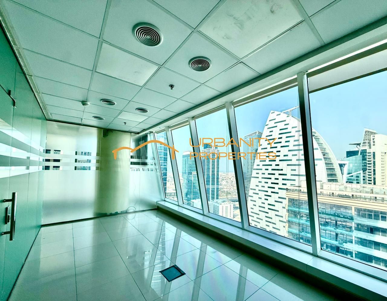 Bright unit | 3 parkings | High Floor | Spacious | Near Metro | Pantry/Washroom