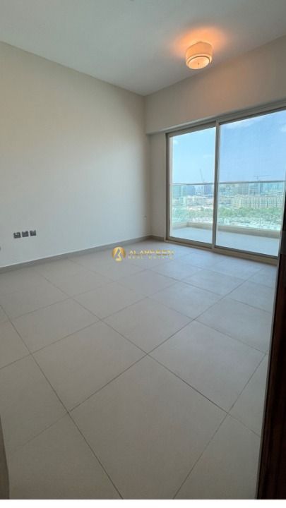 Spacious layout 3BHK Ready to move in