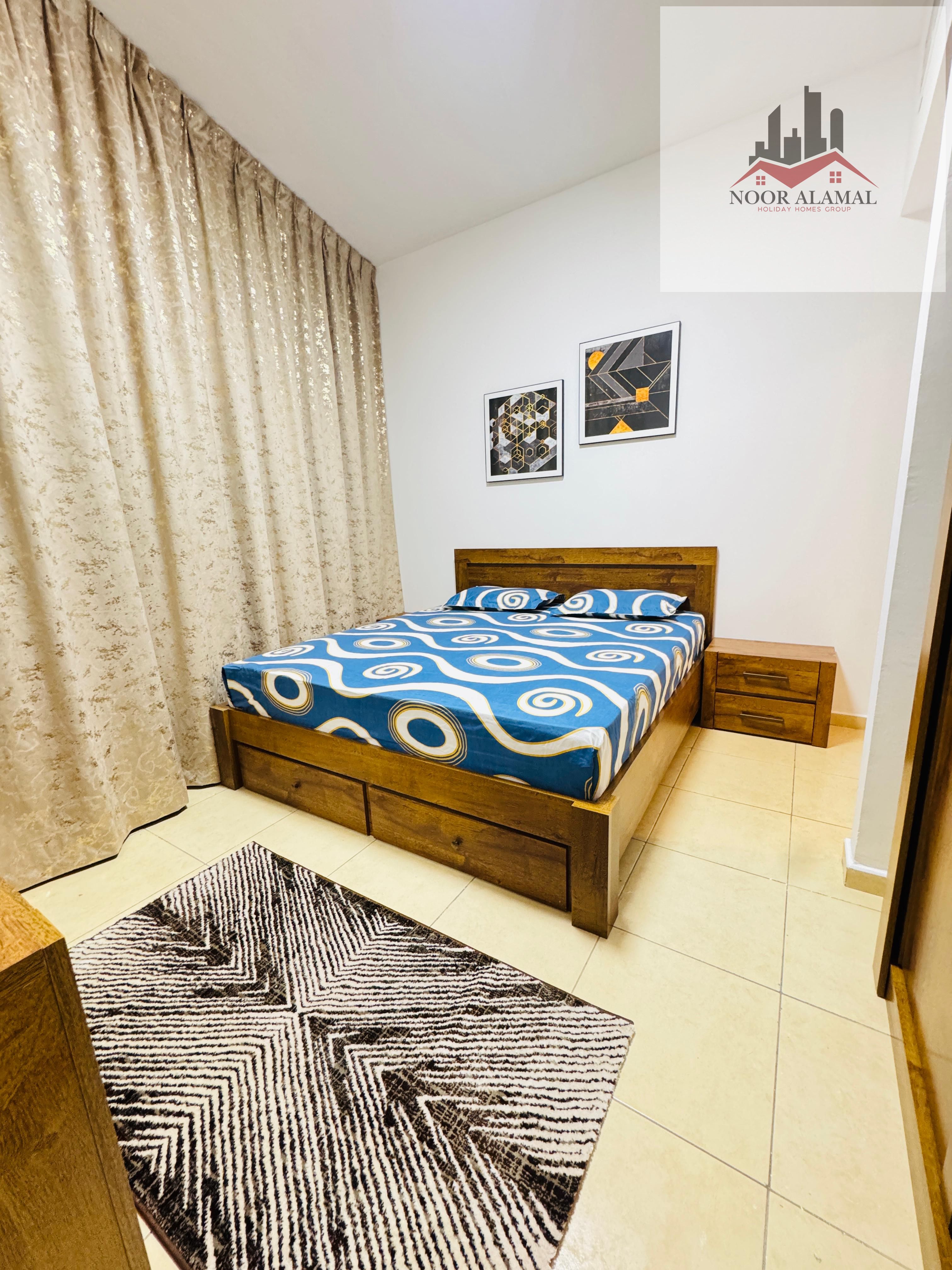 Sharjah, Al Khan: One bedroom apartment with living room, kitchen, two bathrooms, and balcony overlooking the lake. Excellent building.