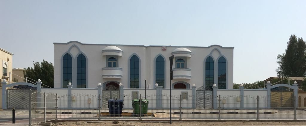 Villa for rent on School Street, Al Azra, Sharjah. A well-located property close to schools and everyday services. The villa offers generous space and comfortable living. It consists of 4 bedrooms, 3 living halls, 5 bathrooms, a private garden, a main kit