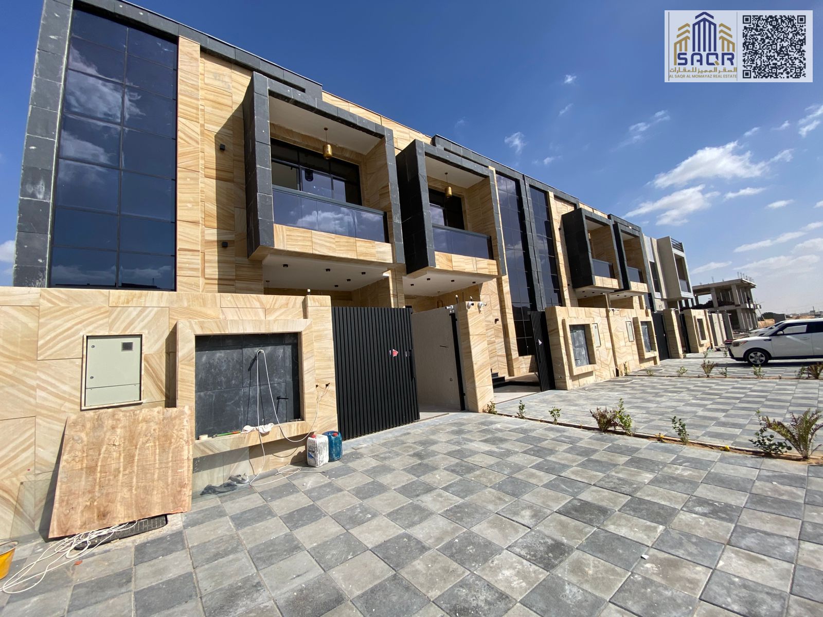 Villa for sale, custom finishing, near the mosque, registration fees included, opposite the Azha project.