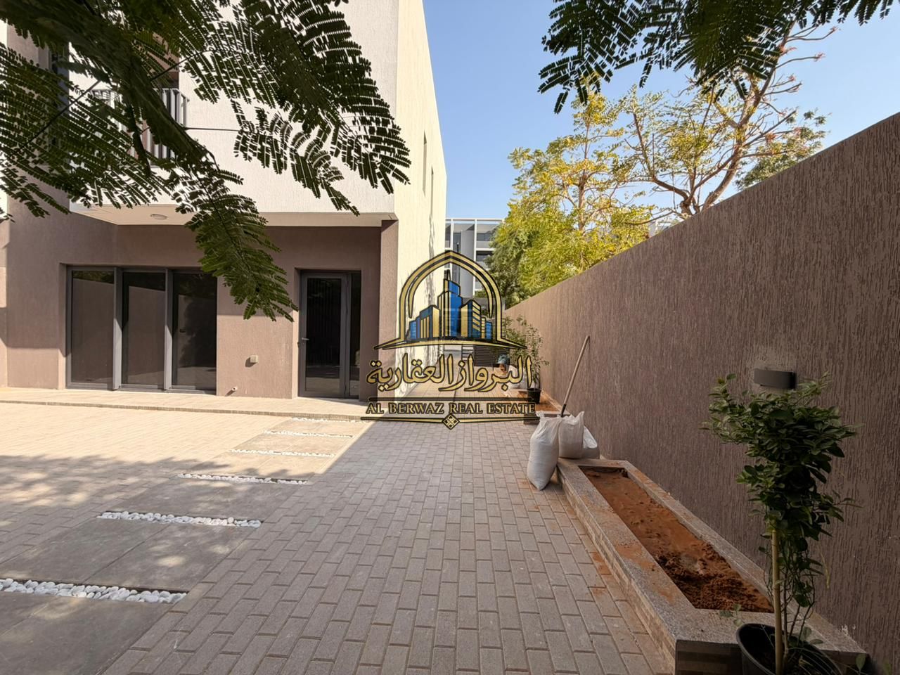 Corner unit 3bhk villa with maid room