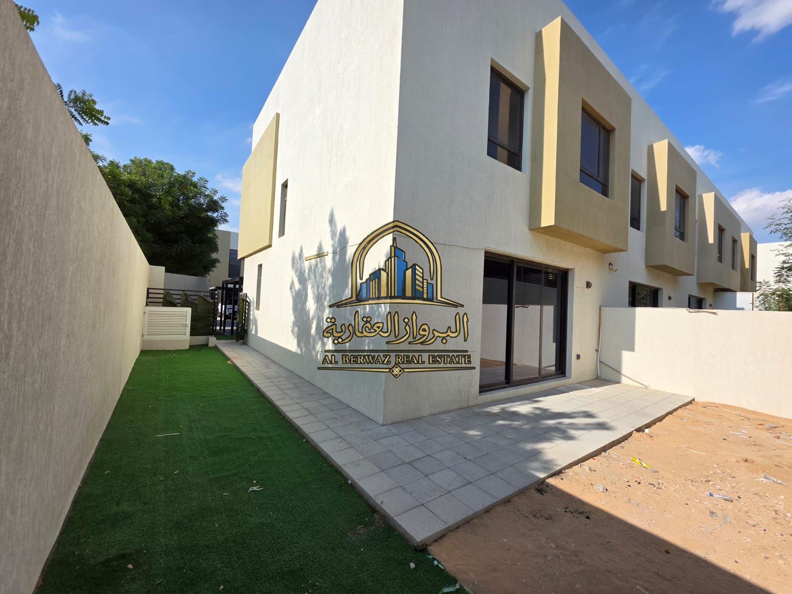 3BR CORNER VILLA | Big living Hall | Extra Parking | Close to Mall | 4 payments
