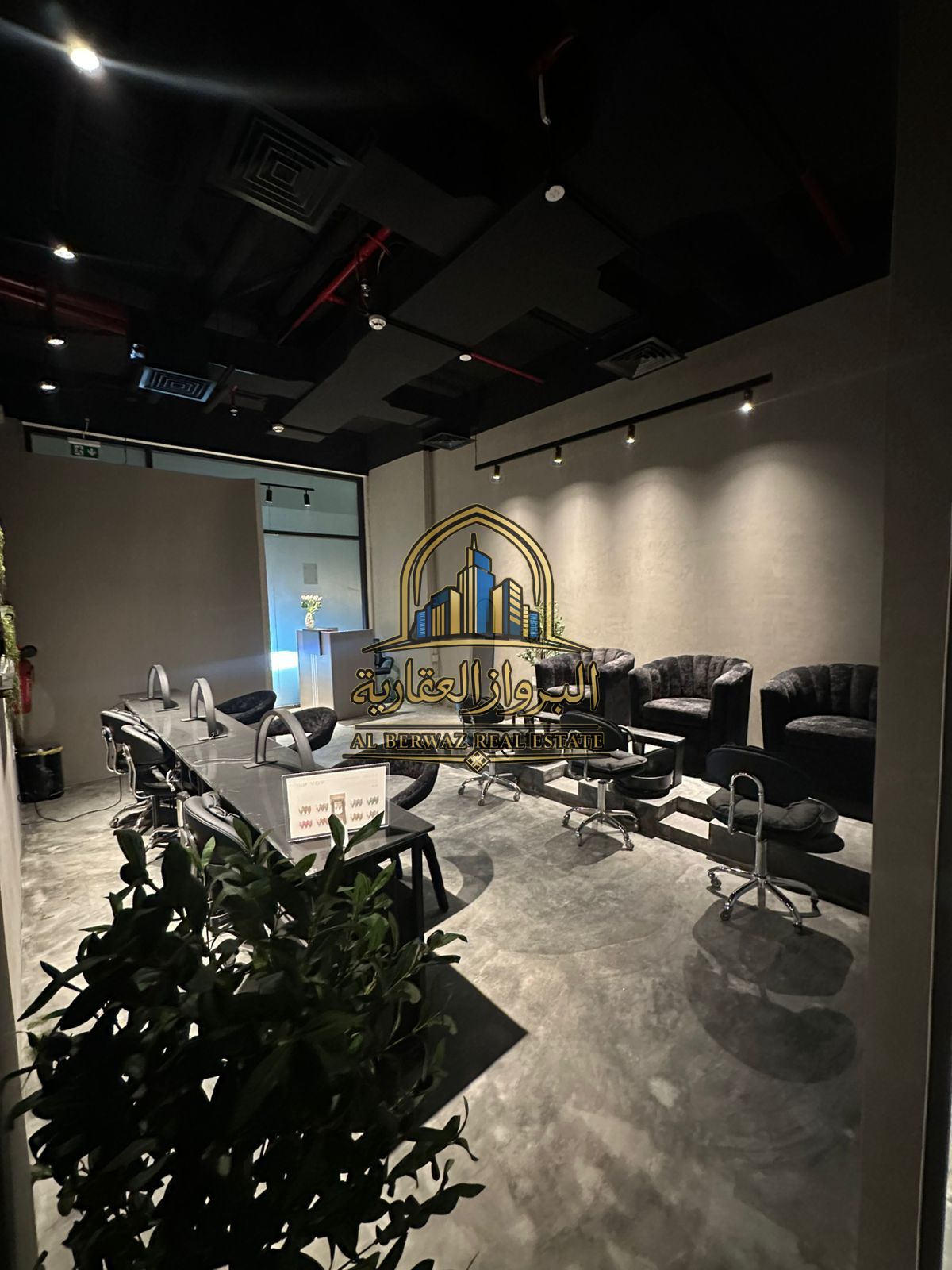 Prime Shop for Ladies Salon in Sarab Community | High Footfall | 165K