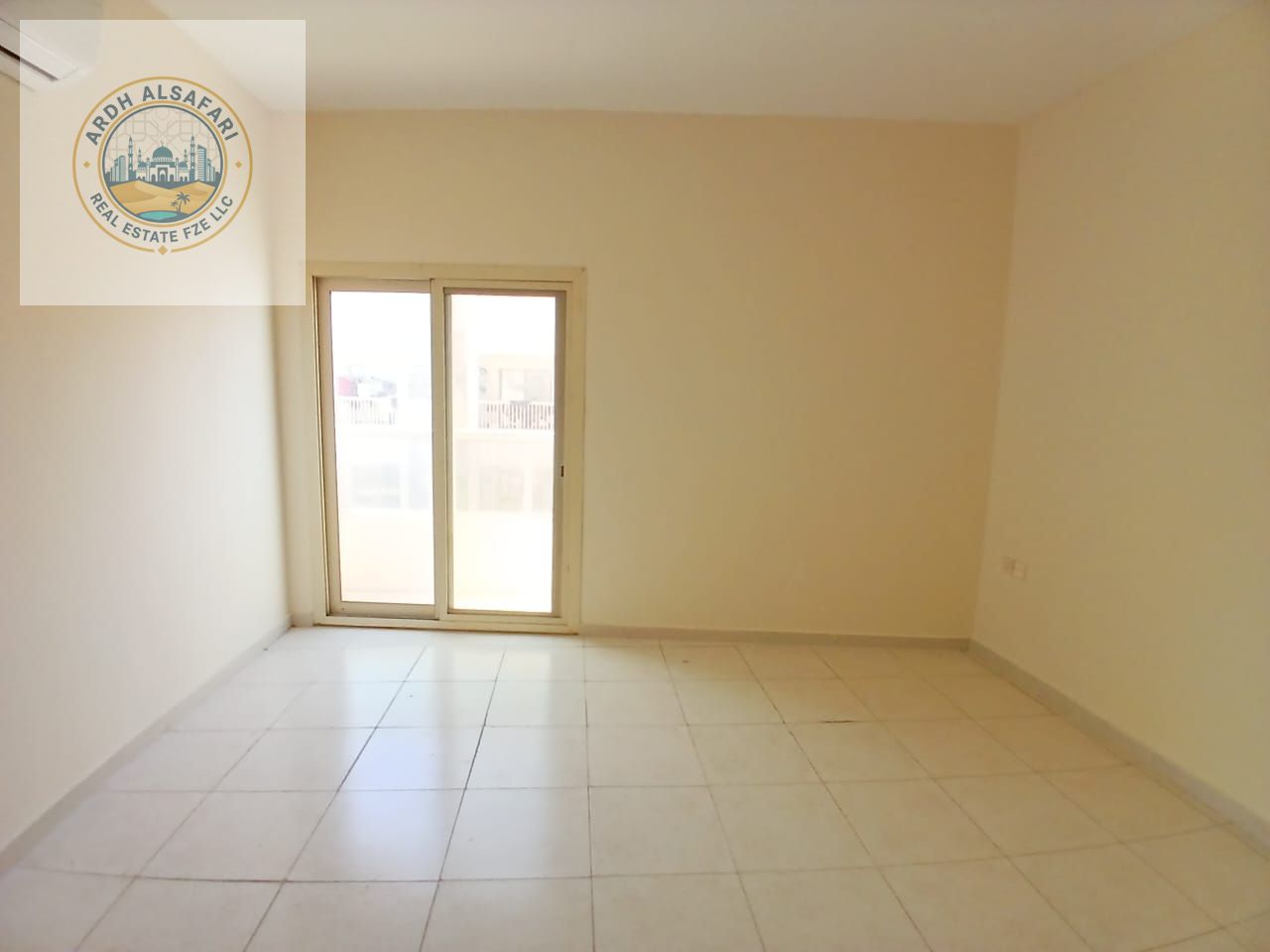 No Deposit Ready to move big size 1BHK with balcony near bus station