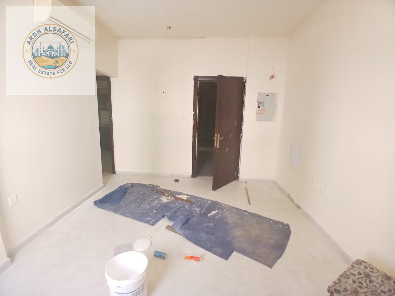 Ready to move big size 1BHK for bachelor near Safari mall