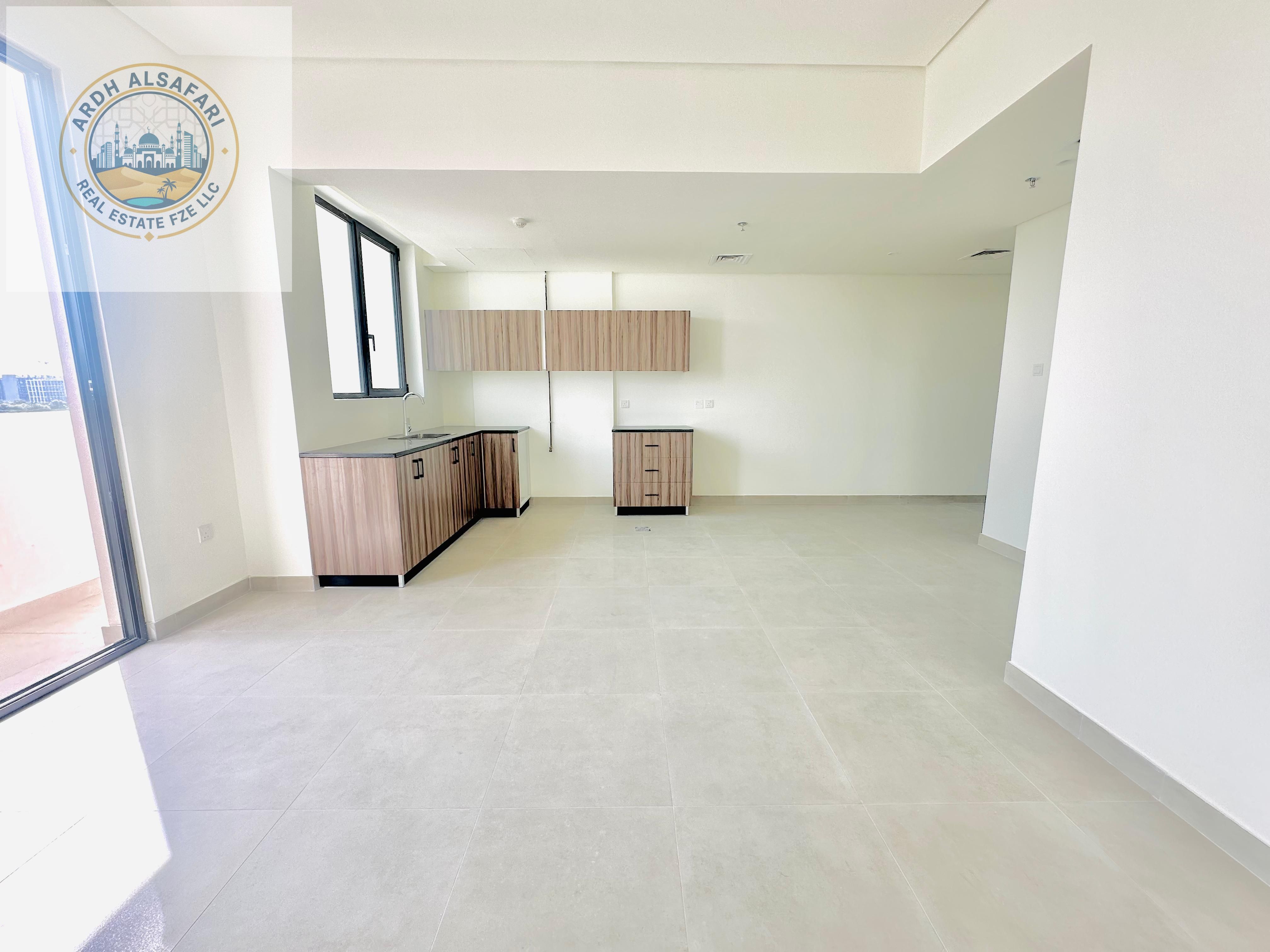 Brand New building luxury 2bhk amircan style apartment with huge size balconys and 3bathroms on very reasonable price visit it hope you will like