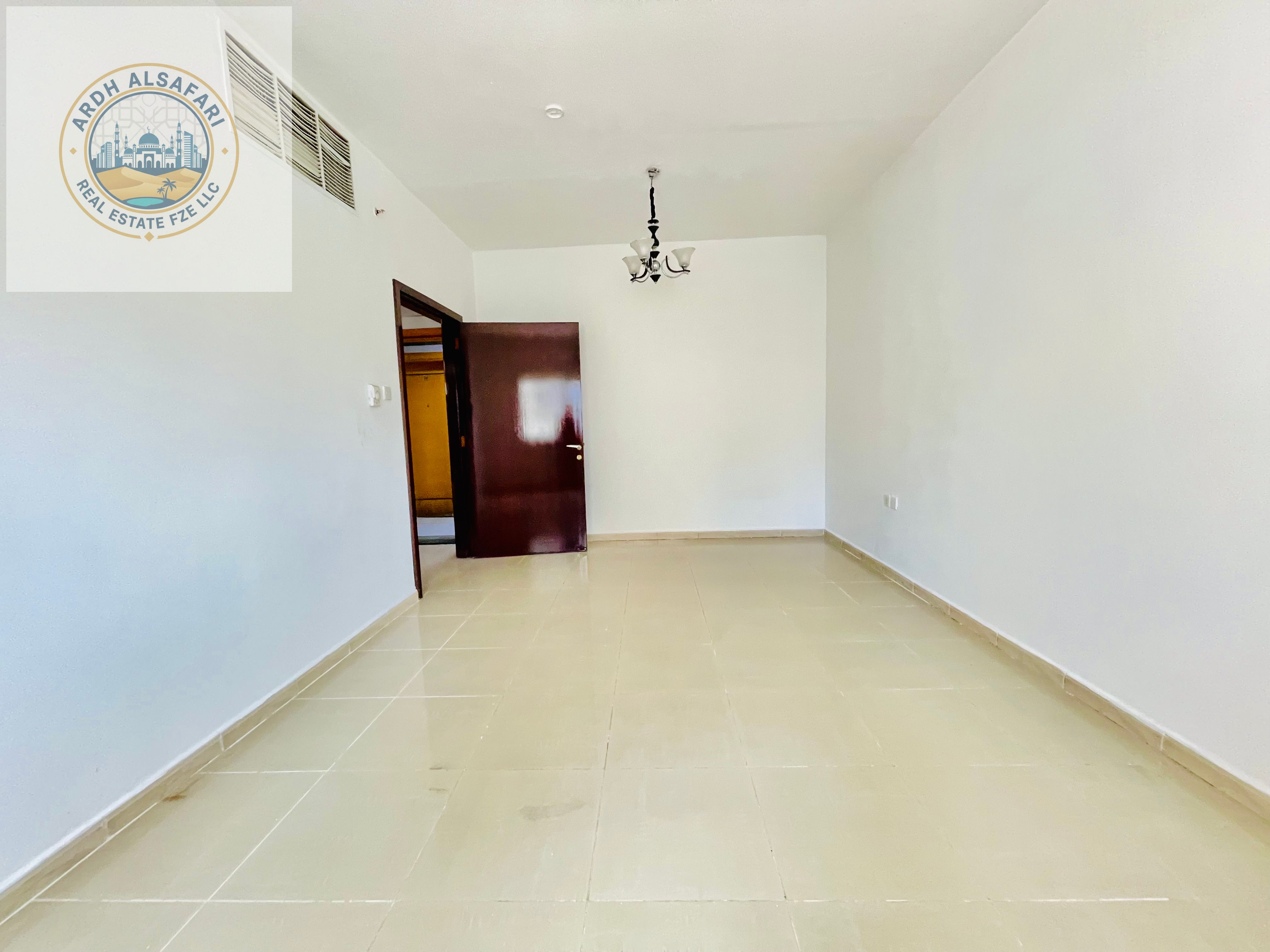 Bright 1-Bedroom Apt with Sunlight – Steps to Bus Stop